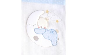 Moon Swing παιδική βαμβακερή πικέ κουβέρτα με κέντημα αρκουδάκι να αγκαλιάζει φεγγάρι σε σιελ απόχρωση 120x150 εκ