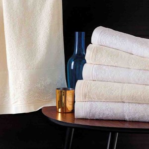 Katherine σετ πετσέτες τριών τεμαχίων λευκό 30x50 / 50x90 / 80x150 εκ