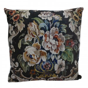 Black Floral διακοσμητικό μαξιλάρι με βελούδινο ύφασμα 45x45 εκ