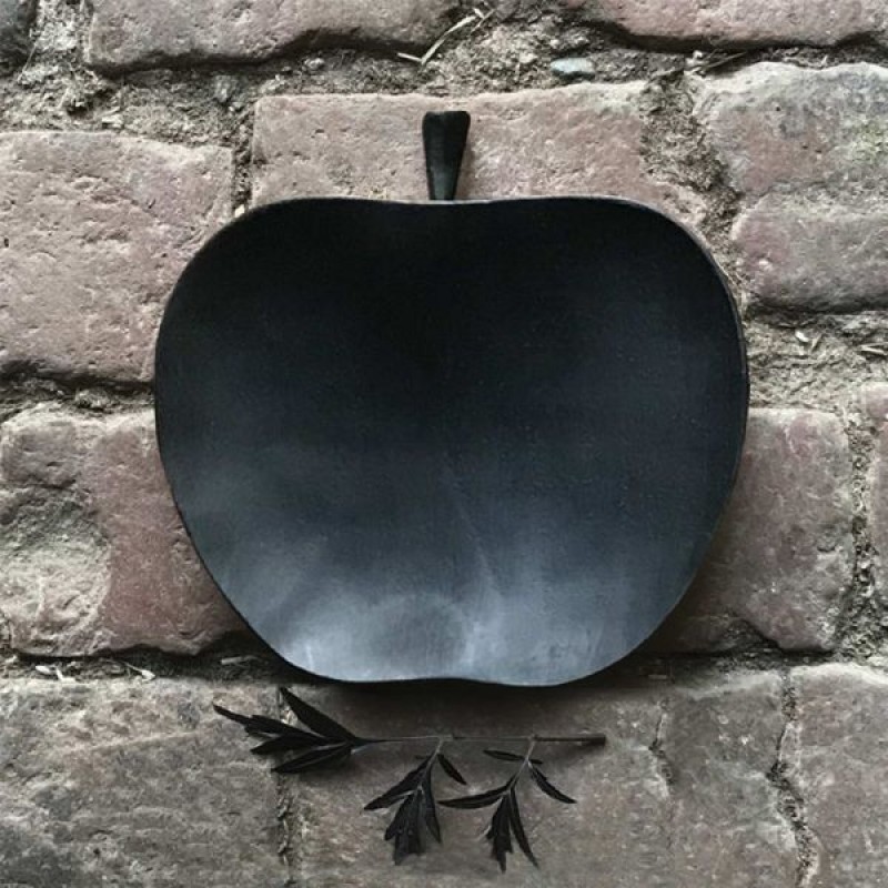 Μπωλ σε σχήμα μήλου ξύλινο μαύρο 20x12x5 εκ