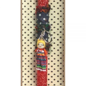 Worry Doll χειροποίητη πασχαλινή λαμπάδα διακοσμημένη με μπρελόκ Γουατεμάλας 30 εκ