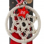 Χριστουγεννιάτικο γούρι 2026 χειροποίητο μακραμέ σε σχήμα ονειροπαγίδας με αστεράκι