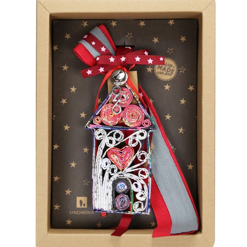 Χριστουγεννιάτικο γούρι 2026 χειροποίητο από ανακυκλωμένα περιοδικά σε σχήμα σπιτιού