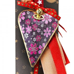 Χριστουγεννιάτικο γούρι 2026 χειροποίητο μεταλλικό σε σχήμα καρδίας με φλοράλ σχέδια 