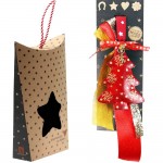 Χριστουγεννιάτικο γούρι 2026 χειροποίητο μεταλλικό σε σχήμα δέντρου με σχέδιο χιονονιφάδες