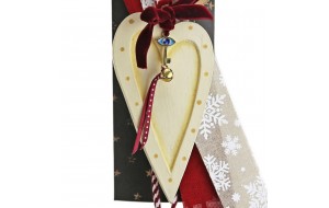 Χριστουγεννιάτικο γούρι 2026 χειροποίητο ξύλινο σε σχήμα καρδιάς με ματάκι