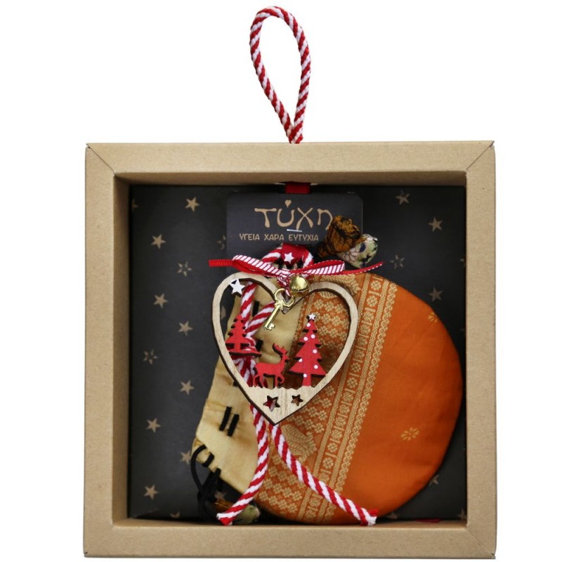 Χριστουγεννιάτικο γούρι 2026 χειροποίητο ξύλινο σε σχήμα καρδιάς με σκηνικό εσωτερικά