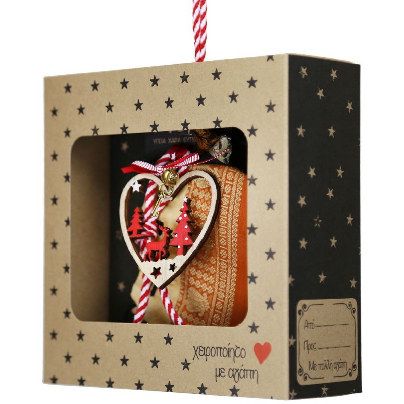 Χριστουγεννιάτικο γούρι 2026 χειροποίητο ξύλινο σε σχήμα καρδιάς με σκηνικό εσωτερικά