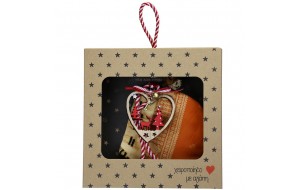 Χριστουγεννιάτικο γούρι 2026 χειροποίητο ξύλινο σε σχήμα καρδιάς με σκηνικό εσωτερικά