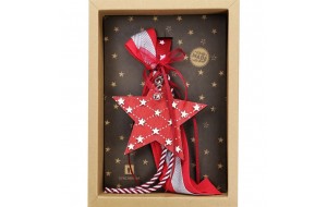 Χριστουγεννιάτικο γούρι 2026 χειροποίητο ξύλινο σε σχήμα αστέρι με κόκκινη απόχρωση