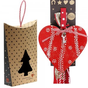 Χριστουγεννιάτικο γούρι 2026 χειροποίητο ξύλινο σε σχήμα καρδιάς με κόκκινη απόχρωση