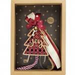 Χριστουγεννιάτικο γούρι 2026 χειροποίητο ξύλινο σε σχήμα δέντρου με επιγραφή Joy