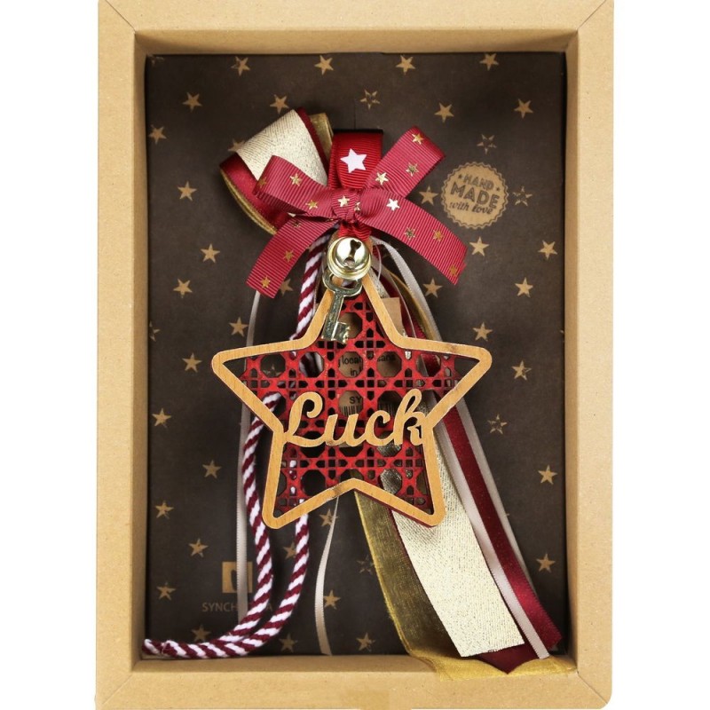 Χριστουγεννιάτικο γούρι 2026 χειροποίητο ξύλινο σε σχήμα αστέρι με επιγραφή Luck