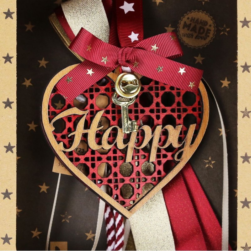 Χριστουγεννιάτικο γούρι 2026 χειροποίητο ξύλινο σε σχήμα καρδιάς με επιγραφή Happy