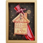 Χριστουγεννιάτικο γούρι 2026 χειροποίητο ξύλινο σε σχήμα σπιτιού σε φυσική απόχρωση