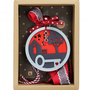 Χριστουγεννιάτικο χειροποίητο ξύλινο γούρι 2026 σε γκρι απόχρωση με στρογγυλό σχήμα 27 εκ