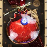 Χριστουγεννιάτικο χειροποίητο μεταλλικό γούρι 2026 με σχήμα ρόδι σε κόκκινο χρώμα και ματάκι 27 εκ