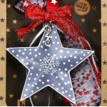 Χριστουγεννιάτικο μεταλλικό χειροποίητο γούρι 2026 με σχήμα καρδιάς σε γκρι πουά χρώμα 12 εκ