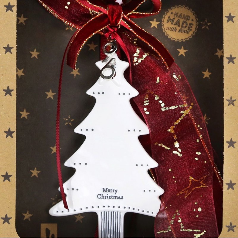 Χριστουγεννιάτικο χειροποίητο γούρι 2026 από πορσελάνη με σχήμα δέντρου και επιγραφή Merry Christmas 12 εκ