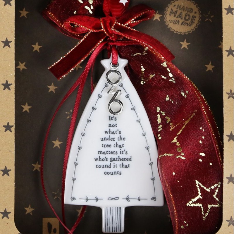 Χριστουγεννιάτικο χειροποίητο γούρι 2026 από πορσελάνη με σχήμα δέντρου και φράση Under the Tree... 27 εκ