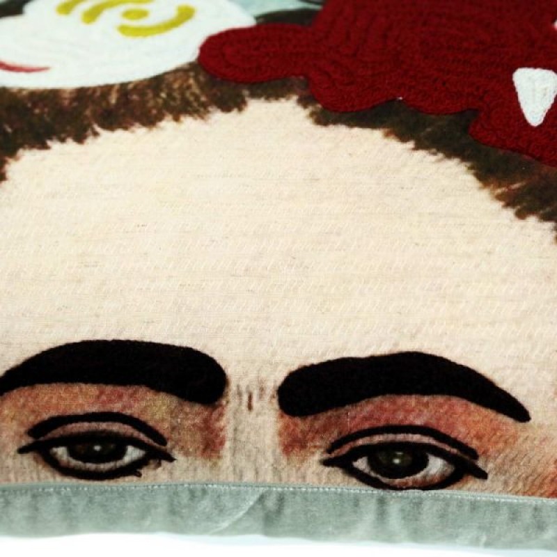 Διακοσμητικό μαξιλάρι βελούδινο με την Frida Kahlo 35x65 εκ