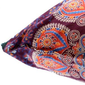 Διακοσμητικό μαξιλάρι σε μπορντό χρώμα με παγώνι 45x45 εκ