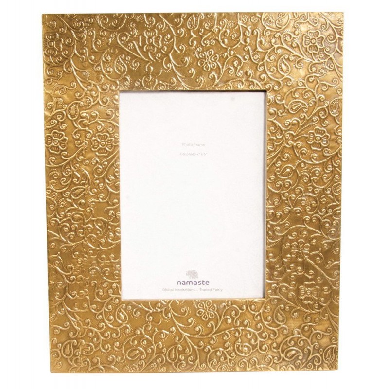 Κορνίζα με σκαλισμένο φύλλο μετάλλου 23x28 εκ για φωτογραφία 13x18 εκ