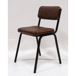 Astoria μεταλλική καρέκλα με μαύρο σκελετό και δερμάτινο κάθισμα σε καφέ σκούρα απόχρωση 45x51x80 εκ