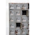 Αυθεντική αναπαλαιωμένη μεταλλική ντουλαπιέρα με 32 θέσεις σε γκρι αντικέ απόχρωση 84x33x178 εκ