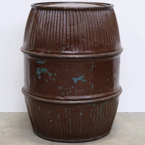 Διακοσμητικό μεταλλικό rustic βαρέλι σε κόκκινη απόχρωση με καπάκι για αποθηκευτικό χώρο 65x84 εκ