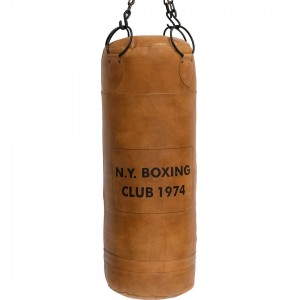 Κρεμαστός διακοσμητικός σάκος του boxe με δερμάτινη επένδυση σε καφέ απόχρωση και επιγραφή N.Y. Boxing Club 1974 29x75 εκ