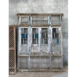 Αυθεντική διακοσμητική ξύλινη πόρτα σε φυσική απόχρωση με τζαμάκια 212x270 εκ 