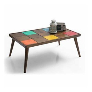 Τραπέζι σαλονιού με χρωματιστά τετραγωνάκια