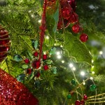 The Christmas Couple πρόταση στολισμού για χριστουγεννιάτικο δέντρο με 100 στολίδια