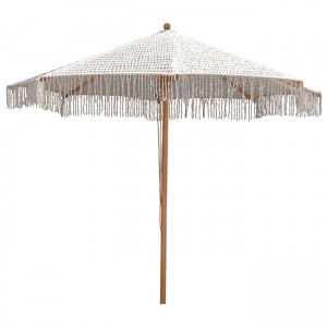 Πλεκτή μακραμέ ομπρέλα σε μπεζ απόχρωση τετράγωνη με ξύλινο ιστό 300x300 εκ