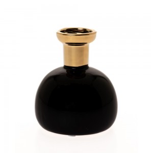 Διακοσμητικό κεραμικό βάζο σε μαύρο χρώμα με χρυσό φινίρισμα 11x13 εκ