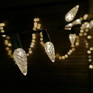 100 Led λαμπάκια σε σειρά με σχήμα κουκουνάρια με 8 προγράμματα IP44 σε ψυχρό λευκό φως 10 μέτρα