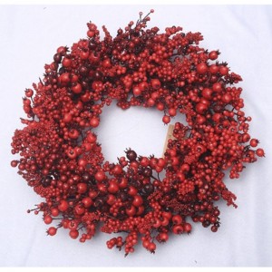 Χριστουγεννιάτικο στεφάνι με κόκκινους καρπούς 50 εκ