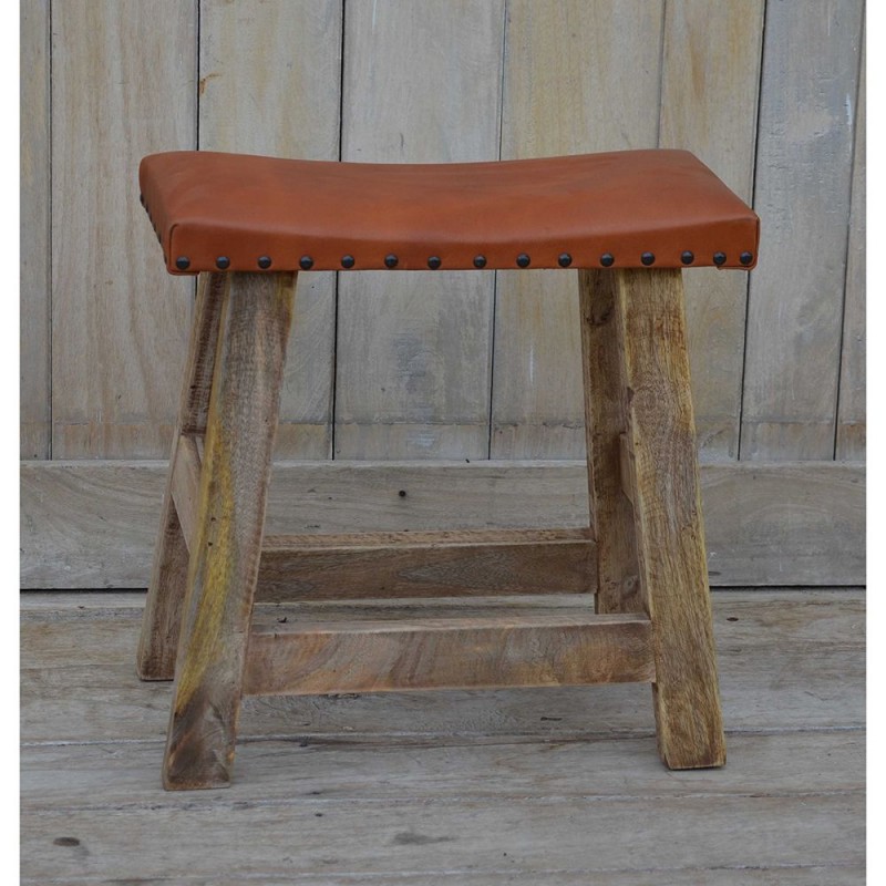 Ξύλινο σκαμπό με δερμάτινο κάθισμα σε καφέ απόχρωση 40x20x46 εκ