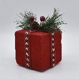 Χριστουγεννιάτικο στολίδι με σχήμα δώρου σε κόκκινο χρώμα σετ τεσσάρων τεμαχίων 8x8x10 εκ