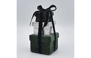 Χριστουγεννιάτικο κρεμαστό στολίδι σε σχήμα δώρου με πράσινο χρώμα σετ έξι τεμαχίων 6x6x10 εκ