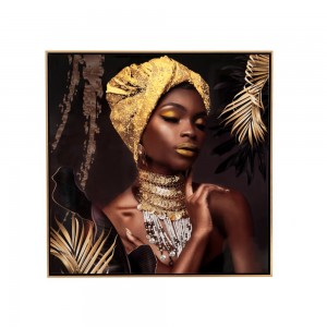 Πίνακας ελαιογραφίας πάνω σε τυπωμένο καμβά με φιγούρα γυναίκας με χρυσές λεπτομέρειες και φόντο μαύρης απόχρωσης 83x83 εκ