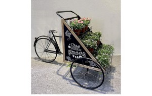Smell the Flowers μεταλλικό διακοσμητικό ποδήλατο σε μαύρο χρώμα με βάση για κασπώ και γλάστρες 165x68x168 εκ