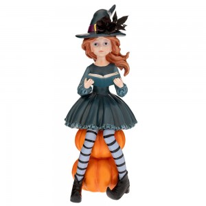 Διακοσμητική φιγούρα Halloween από πολυρεζίνη με μάγισσα πάνω σε κολοκύθες 14x15x33 εκ