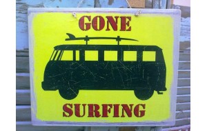 Ρετρό διακοσμητικό πινακάκι με βανάκι και μήνυμα gone surfing 25x20 εκ