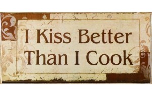 Vintage πίνακας χειροποίητος I kiss better than I cook 26x13 εκ