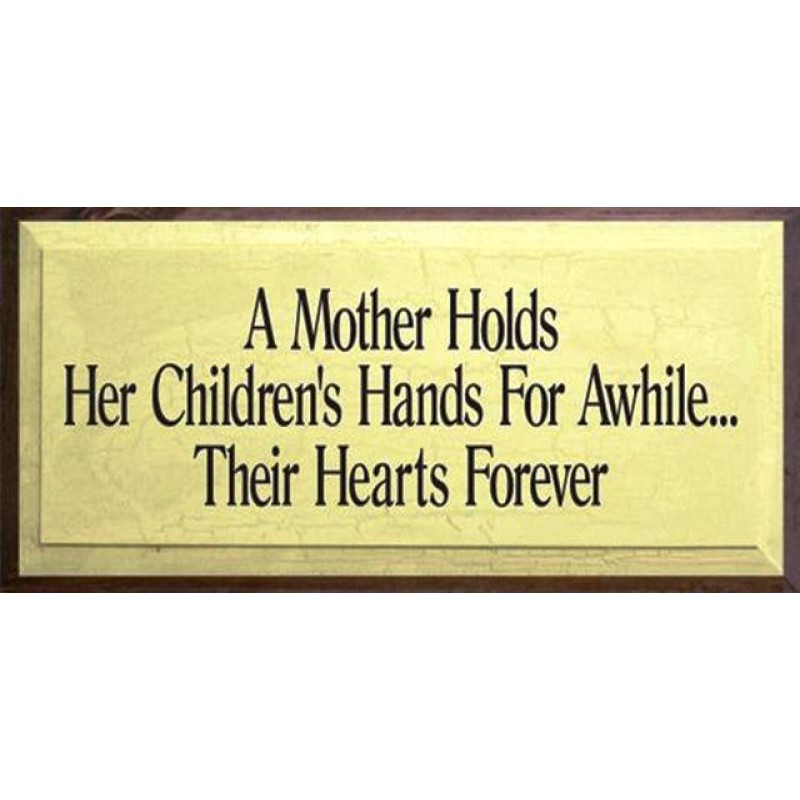 Vintage ξύλινος χειροποίητος πίνακας a mother holds her children's hands 26x13 εκ