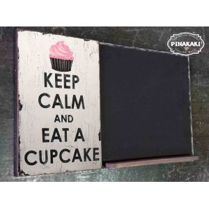 Keep Calm and Eat a Cupcake  Ξύλινος χειροποίητος μαυροπίνακας 38x26 εκ