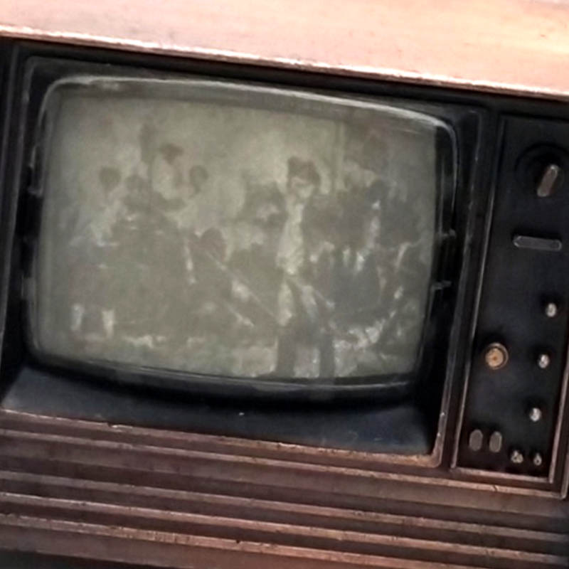 Ξύστρα μινιατούρα τηλεόραση σε μπρονζέ χρώμα 6 εκ