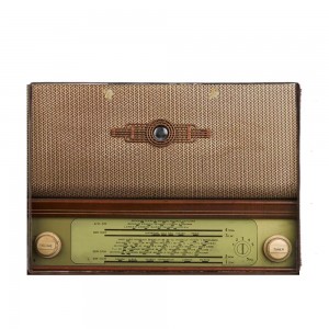 Ξύλινο χειροποίητο πινακάκι παλιό ραδιόφωνο